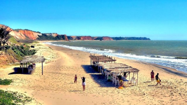 Praia do Micinho: tranquilidade e simplicidade no litoral de Marataízes